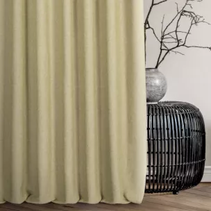 Zasłona szyta na taśmie 5 cm jasnozielono beżowa z tkaniny o grubym splocie i efektem melanżu