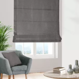 Roleta rzymska grafitowa z gładkiej, zaciemniającej tkaniny z wyraźnym splotem
