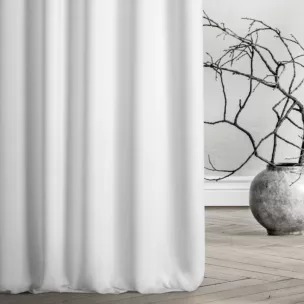 Zasłona szyta na taśmie 5 cm DORA - HIT biała z miękkiej tkaniny o welurowej strukturze