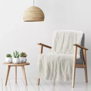 Narzuta na fotel-koc o strukturze miękkiego futra 70x160 cm kremowa TIFFANY Design 91