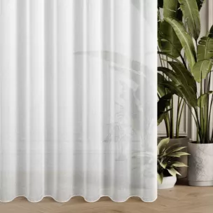 Firana szyta na taśmie fala biała z matowej tkaniny o wyglądzie deszczyku, z efektem kreszowania, wykończona obciążnikiem