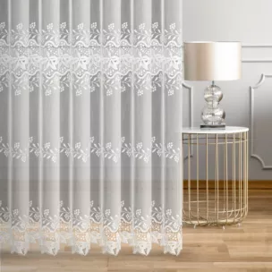 Firana szyta na flexach biała z delikatnej tkaniny typu ADEN z efektem deszczyku, zdobionej kwiatową aplikacją