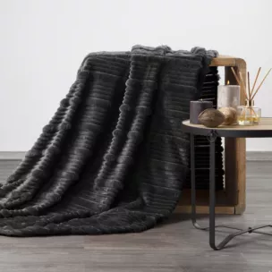 Koc 150x200 cm czarny, typu flano z wzorem 3D NINA