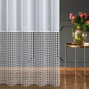 Firana szyta na flexach biała z matowej markizety zdobionej geometryczną aplikacją w stylu luźnej siatki