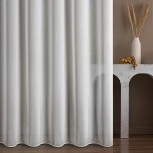 Firana szyta na taśmie fala biała z delikatnej w dotyku etaminy, wykończonej obciążnikiem