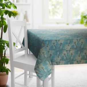 Obrus szyty turkusowo złocisty z miękkiej, welwetowej tkaniny z nieregularnym wzorem i błyszczącym nadrukiem