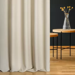 Zasłona szyta na taśmie 5 cm kremowa z tkaniny zaciemniającej typu dimout o naturalnym splocie, z efektem melanżu