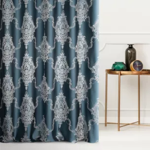 Zasłona szyta na taśmie 5 cm granatowo srebrna z eleganckiej tkaniny w duży ornamentowy wzór