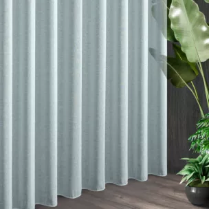 Tkanina firanowa z gładkiej matowej etaminy zakończona obciążnikiem