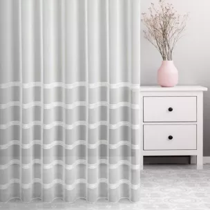 Firana szyta na taśmie 5 cm naturalno złota z delikatnej tkaniny zdobionej pasami lurex, wykończona obciążnikiem