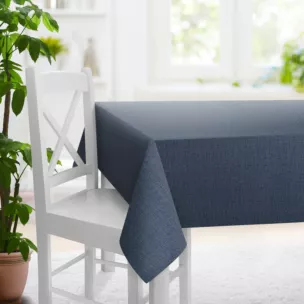 Obrus szyty ciemnoniebieski z tkaniny w stylu eko o naturalnym splocie