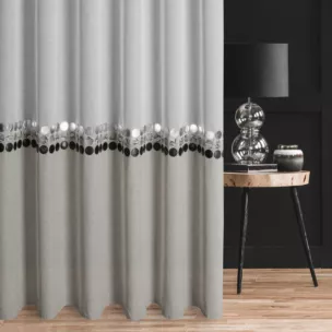 Firana szyta na taśmie 5 cm naturalno popielata z dwukolorowej etaminy, zdobionej naszytą aplikacją Italissima Eva Minge