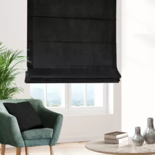 Roleta rzymska grafitowo ciemnopopielata z tkaniny zaciemniającej 100% blackout, o strukturze weluru