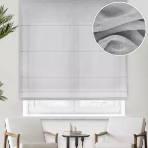 Roleta rzymska popielata z gładkiej matowej etaminy o naturalnym splocie, wykończona obciążnikiem