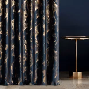 Zasłona szyta na przelotkach granatowo złocista z tkaniny welwetowej ze złotym marmurkowym nadrukiem