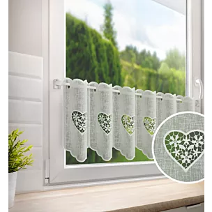 Tkanina firanowa zazdrostka z etaminy zdobiona haftowanymi ażurowymi sercami