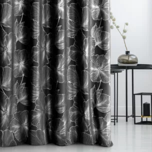 Zasłona szyta na taśmie 5 cm czarno srebrna z tkaniny welwetowej zdobionej delikatnie połyskującym drukiem