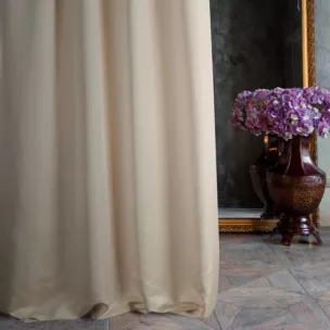 Tkanina zasłonowa jednokolorowa gładka z satynowym połyskiem