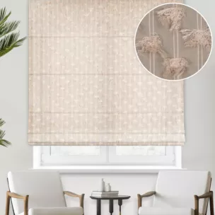 Roleta rzymska beżowa z delikatnej tkaniny z aplikacją i haftem