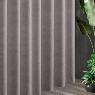 Tkanina zasłonowa, miękka szenilowa, zaciemniająca, z drobnym strukturalnym wzorkiem i efektem przecierki z kolekcji Pierre Cardin