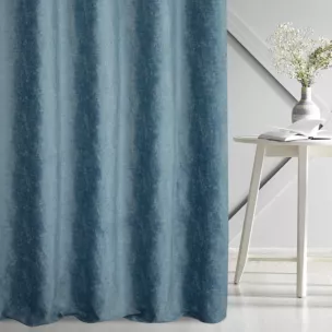 Zasłona szyta na taśmie 5 cm jasnoniebieska z tkaniny szenilowej z efektem przecierki