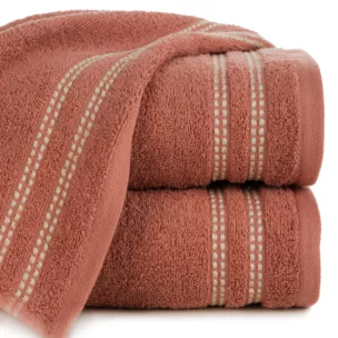 Ręcznik kąpielowy 50x90 cm bawełniany kolor ceglasty z subtelną bordiurą w paseczki 500 g/m2 ALLY