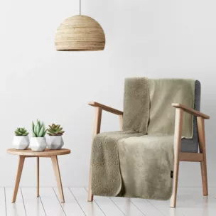 Narzuta, koc na fotel 70x160 cm beżowa z miękkiego polaru ze strukturą baranka TEDY Eurofirany Premium