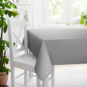 Obrus szyty srebrny z tkaniny w drobny połyskliwy wzór