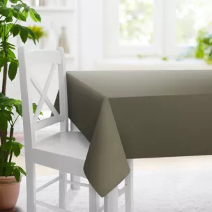 Obrus szyty jasnobrązowy z gładkiej tkaniny typu blackout