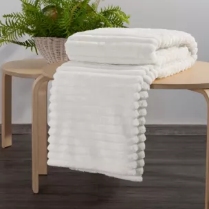 Narzuta na fotel - koc 70x160 cm biała z wytłaczanym wzorem i efektem 3D SOFT Design 91