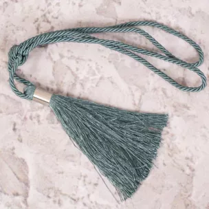 Dekoracyjny sznur do zasłon upinacz z ozdobnym chwostem i metalową obrączką