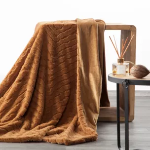 Koc 150x200 cm miodowy, z miękkiej tkaniny futerkowej z efektem 3D KATE