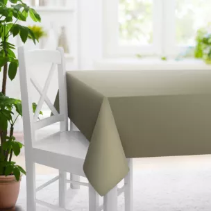 Obrus szyty jasnobeżowy z gładkiej zaciemniającej tkaniny typu dimout