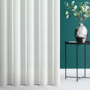 Firana szyta na taśmie 5 cm kremowa z delikatnej matowej tkaniny typu peru, wykończonej obciążnikiem