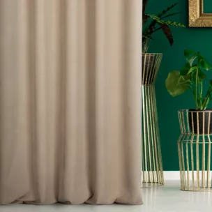Zasłona szyta na taśmie 5 cm beżowa z miękkiej tkaniny o welurowej strukturze