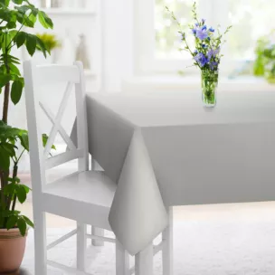 Obrus na wymiar jasnosrebrny z miękkiej tkaniny o welurowej strukturze