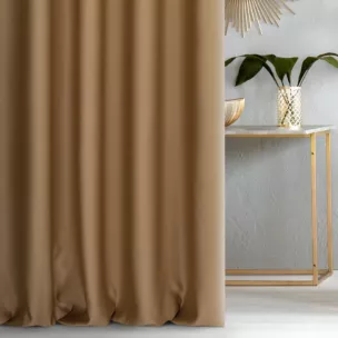 Zasłona szyta na taśmie 5 cm złocista z gładkiej zaciemniającej tkaniny typu dimout