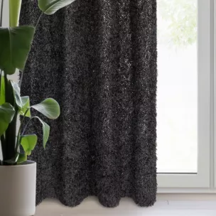Zasłona czarna zdobiona futerkiem 140x250 cm przelotka - MARION