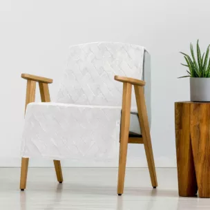 Narzuta na fotel-koc flano 70x160 cm biała zdobiona wytłaczanym wzorem CARO Design 91