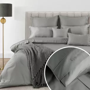 Pościel 140x200 cm komplet 2 częściowy z bawełny, makosatyny kolor stalowy z ozdobną kantą i haftem kolekcja MINGE ELEGANTE