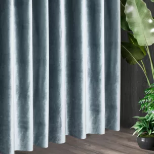 Tkanina zasłonowa gładka, miękka, welwetowa, z wyraźnym połyskiem z kolekcji Eva Minge