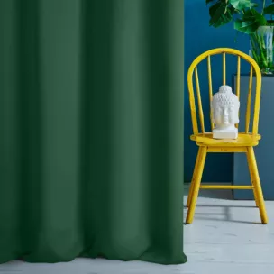 Zasłona szyta na taśmie 5 cm zielona z gładkiej zaciemniającej tkaniny typu dimout