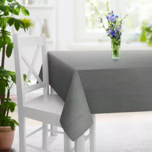 Obrus szyty srebrny z tkaniny welwetowej w pionowe prążki, wykończona obciążnikiem