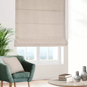 Roleta rzymska beżowa z miękkiej matowej tkaniny szenilowej o naturalnym splocie