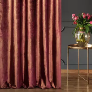 Zasłona szyta na taśmie 5 cm bordowo miedziana z welwetowej, miękkiej tkaniny, z połyskującym nadrukiem