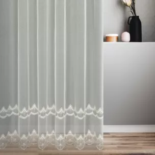 Firana szyta na taśmie 5 cm kremowa z matowej markizety zdobionej dwoma pasami aplikacji