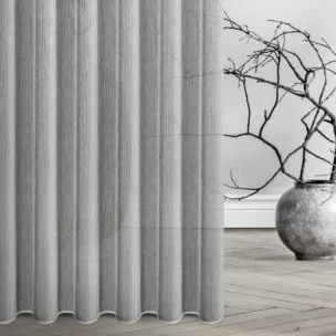 Firana szyta na taśmie 5 cm srebrna z delikatnej tkaniny typu deszczyk wykończona obciążnikiem