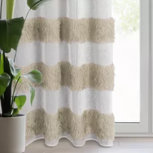 Firana biało, beżowa z etaminy zdobiona moherową nicią 140x250 cm przelotka MARGARET