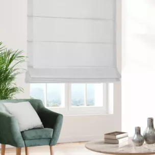 Roleta rzymska naturalna z półmatowej etaminy o luźnym splocie, wykończona obciążnikiem