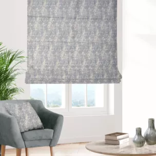 Roleta rzymska MALLORCA srebrna z miękkiej tkaniny szenilowej przetykanej błyszczącą nicią